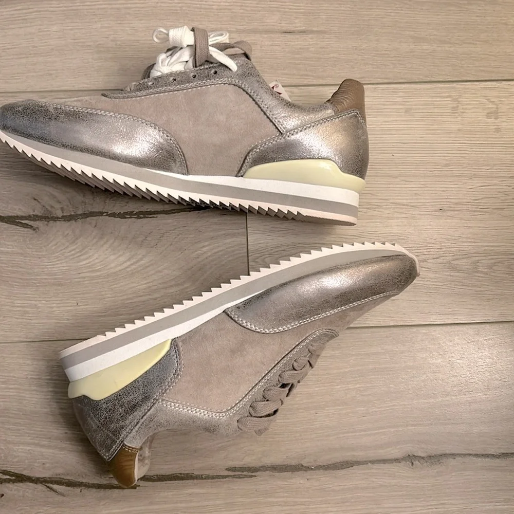 New Johnston & Murphy Gray + White Silver Athletic Lace Up Sneakers - Picture 17 of 17